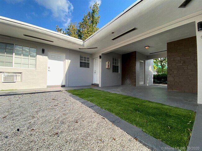 Building Photo - 410 NE 62nd St