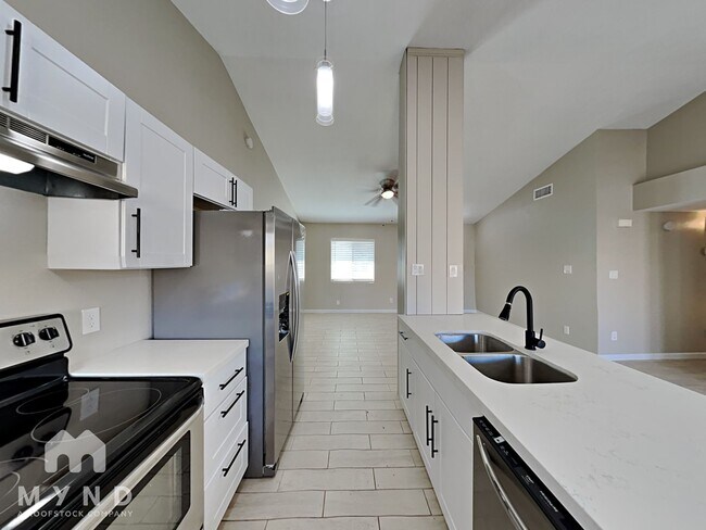 Foto del edificio - 830 W Mohawk Ln