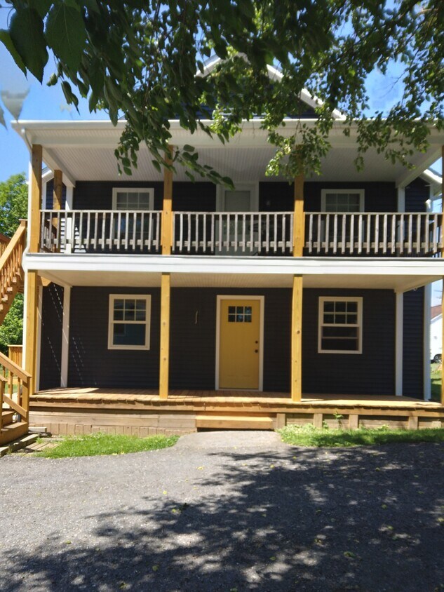 62 W Charlotte St, Millersville, PA 17551 Apartments in Millersville