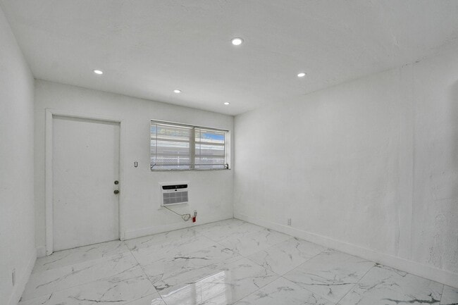 Building Photo - Dania Pointe Aportments