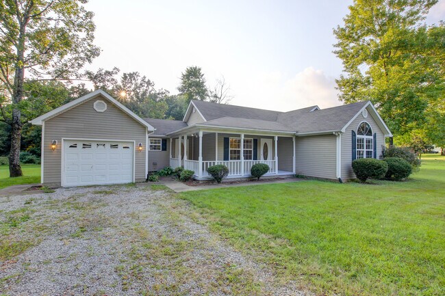 Building Photo - 222 Winding Oaks