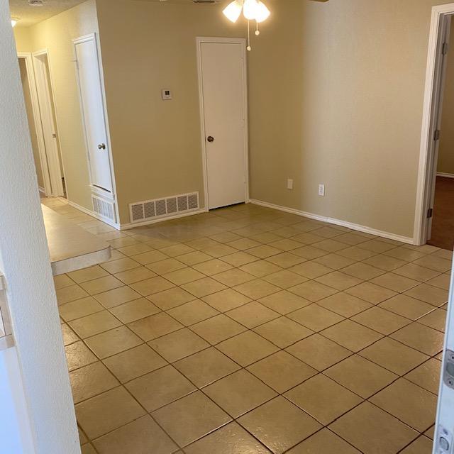 Building Photo - 602 Longhorn Trail