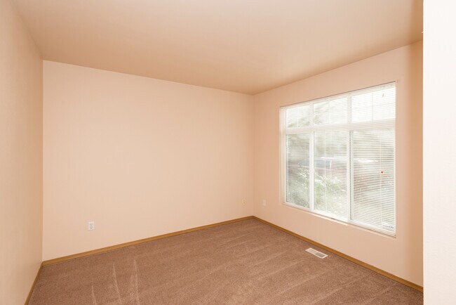 Foto del edificio - 4 Bedroom 2.5 Bath Home in Puyallup