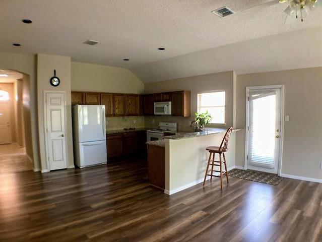 Foto del edificio - 4806 Redwood Dr