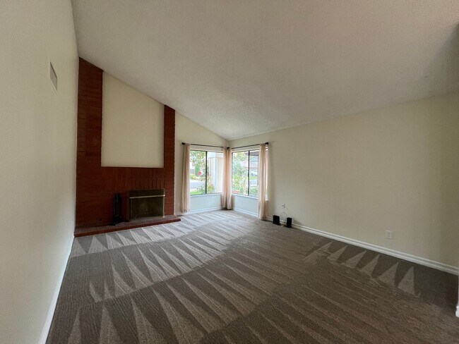 Foto del edificio - MOVE-IN READY 3+2 w/all appliances, commun...