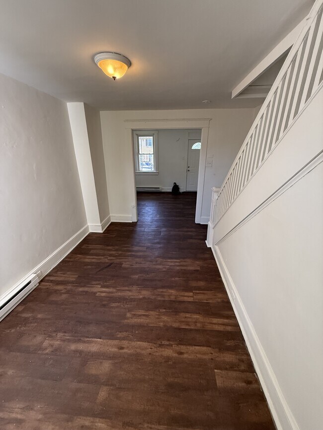 Foto del edificio - 638 E Walnut St