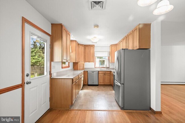 Building Photo - 480 Brightwood Rd