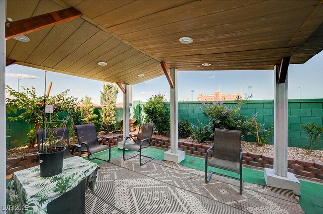 Building Photo - 5674 Diamond Palm Ct