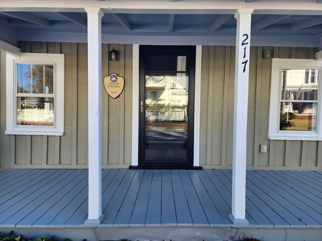 Building Photo - 1906 Edwin Kirkman Historic Home in Swansboro, NC