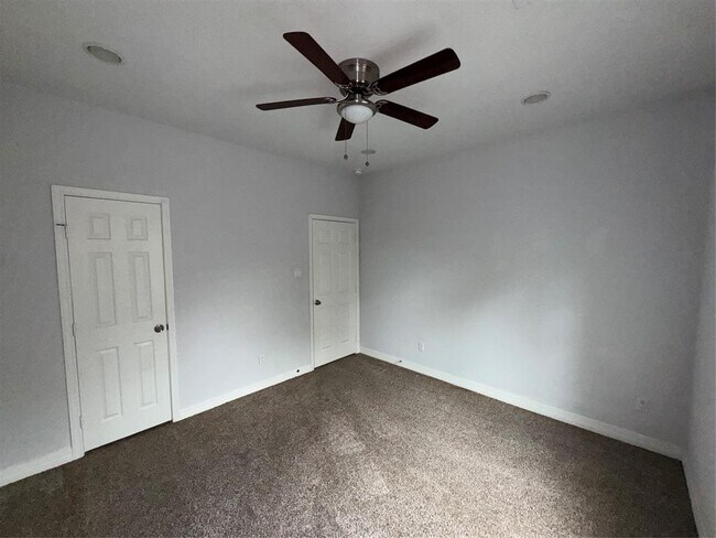 Building Photo - 8205 Oak Knoll Ln