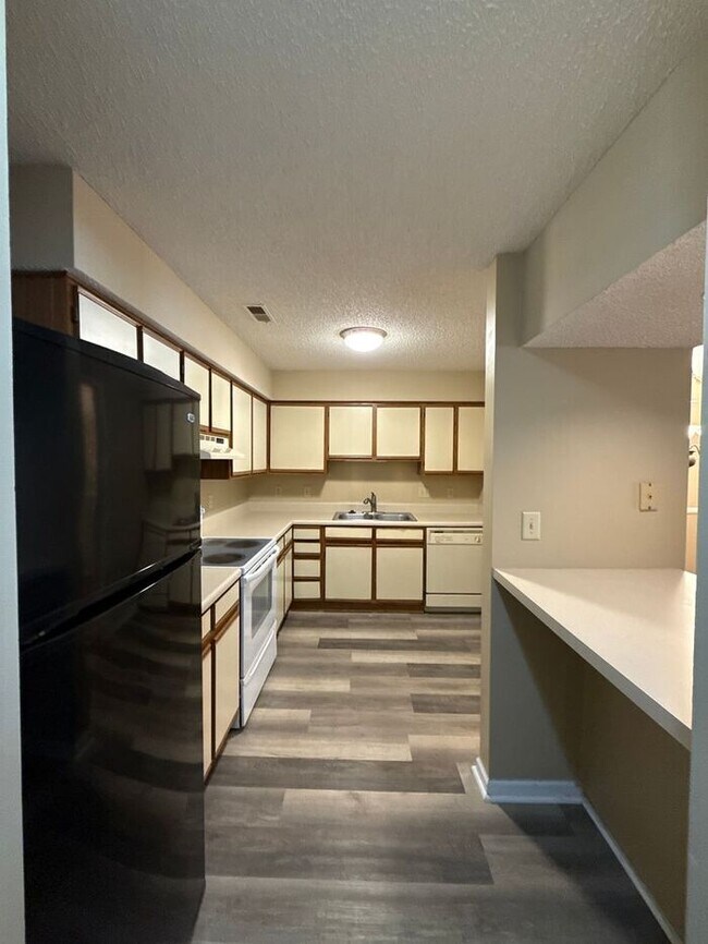 Foto del edificio - T.R. Lawing Realty Property