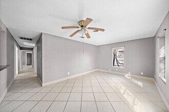 Building Photo - 128 Kress St