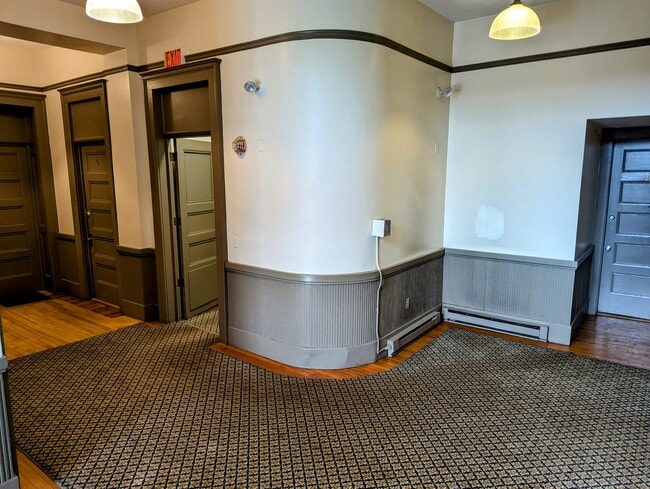 Building Photo - 926 Southbridge St