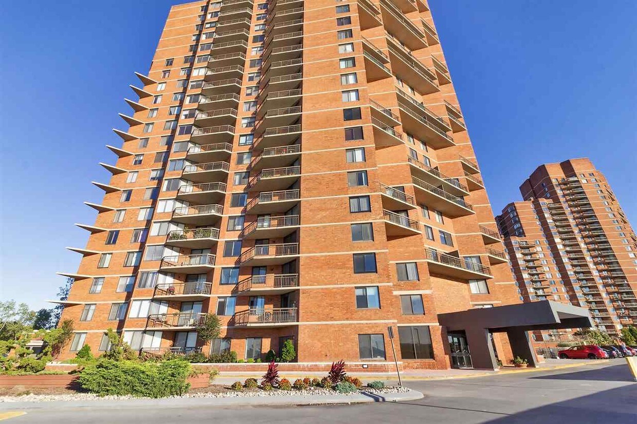 1540 Harmon Cove Tower Unit 1540, Secaucus, NJ 07094 Condo for Rent