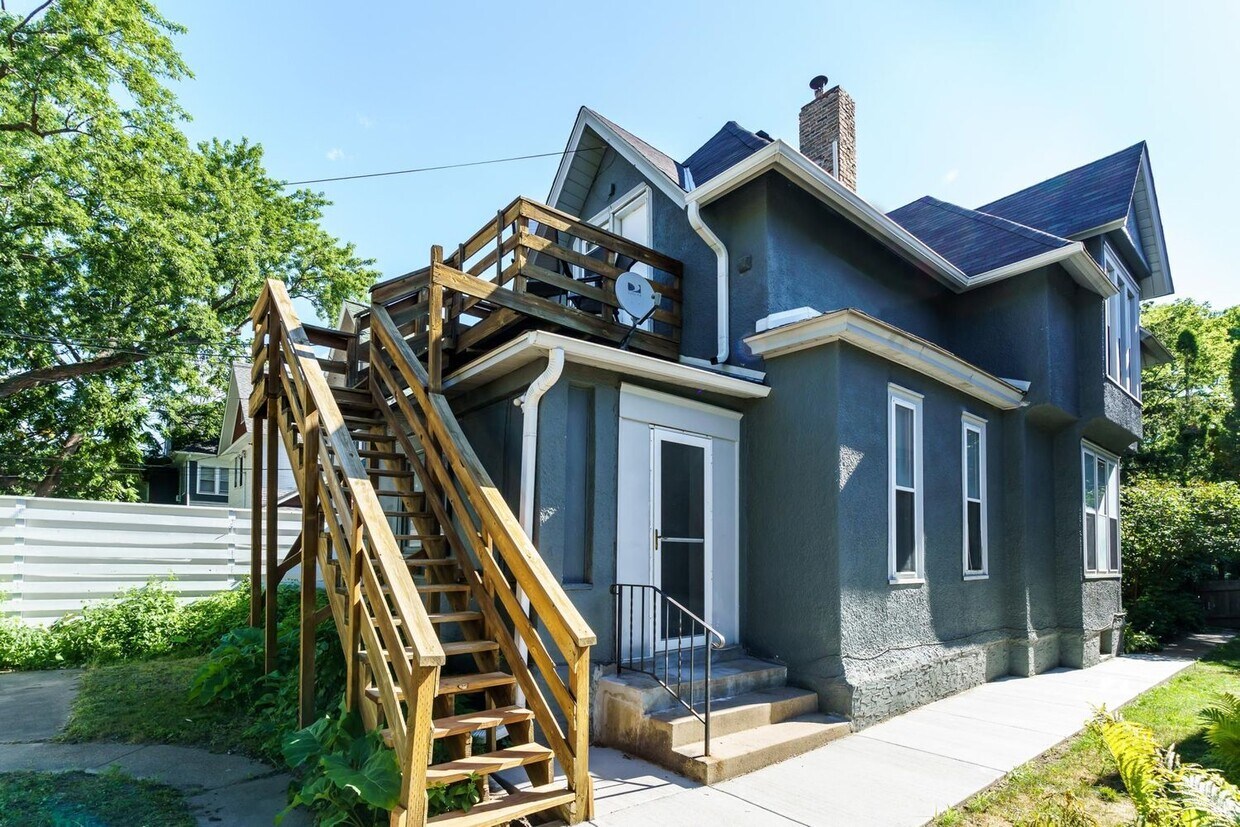 Building Photo - 1310 Adams St NE