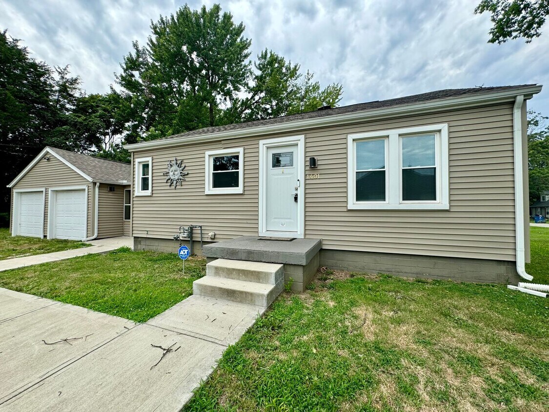 Foto principal - Updated & Move-In Ready Home for Rent – 2B...