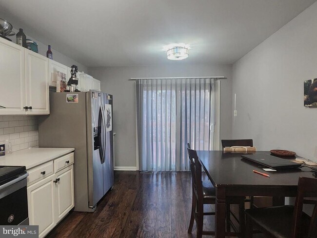 Foto del edificio - 7472 Merrymaker Way