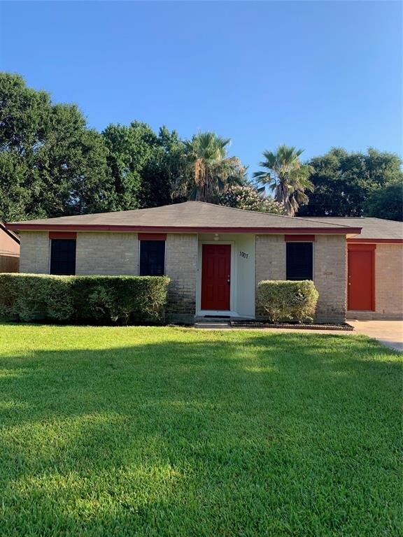 Foto principal - 1007 Stoneleigh Ct