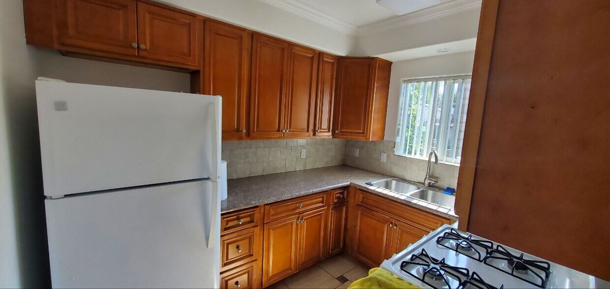 Foto principal - 2243 N Buena Vista St
