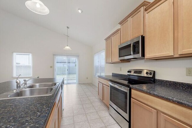 Foto del edificio - 3 Bedroom 2 Full Bath Ranch in Westfield in Popular Maple Knoll!