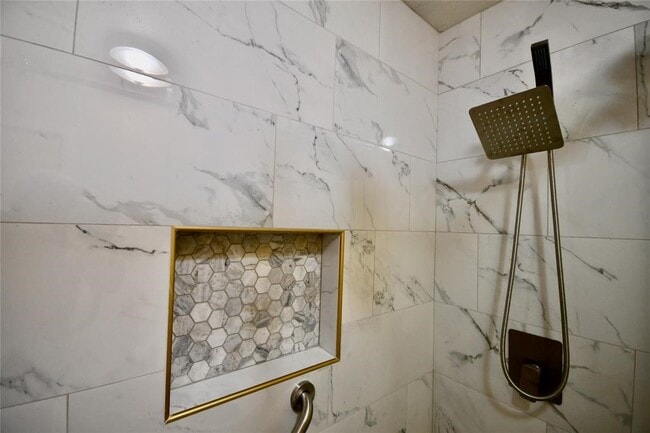 Building Photo - 1818 Augusta Dr