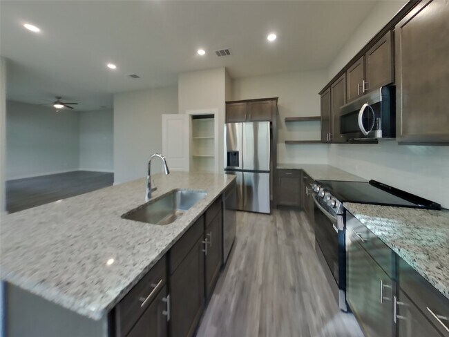 Building Photo - 4930 San Fabiano Ct