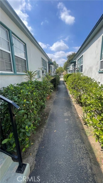 Foto del edificio - 364 S Sierra Madre Blvd