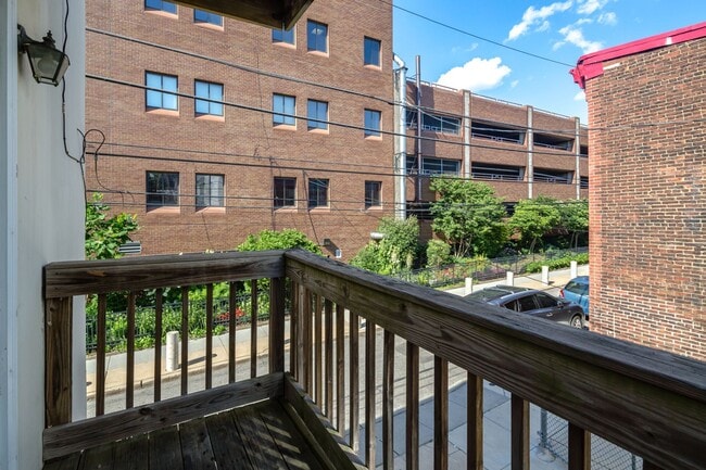 Building Photo - 617 S 18th St