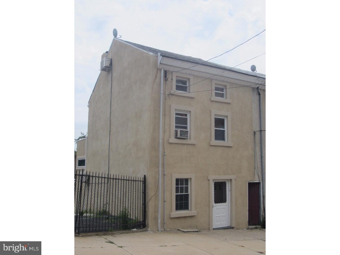 Primary Photo - 163 Carson St
