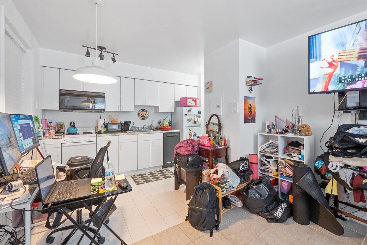 22 69th St Unit A1, Guttenberg, NJ 07093 Room for Rent in Guttenberg, NJ