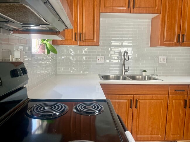 Building Photo - 1085 12th St