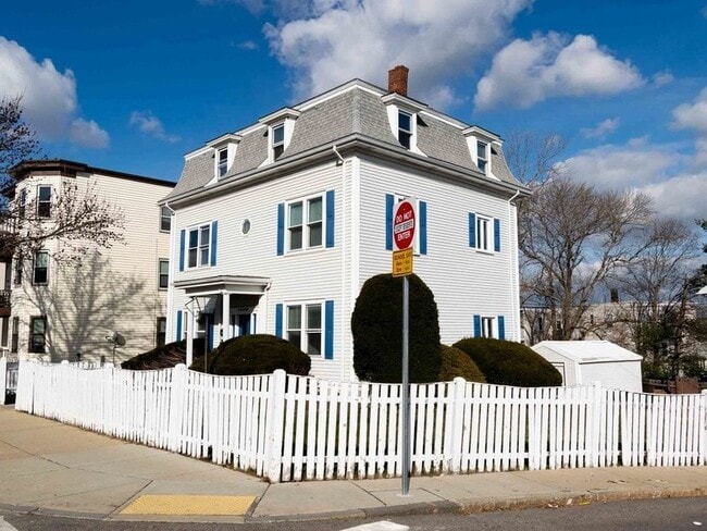 Foto del edificio - 128 Neponset Ave
