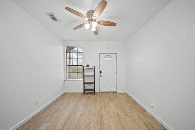 Building Photo - 701 28th St
