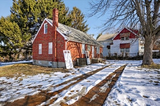 Building Photo - 5000 Plover Ave