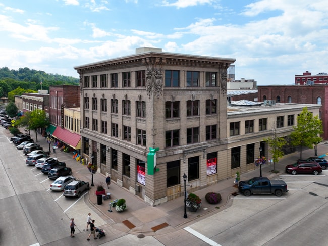 Interior Photo - The Bank - Red Wing