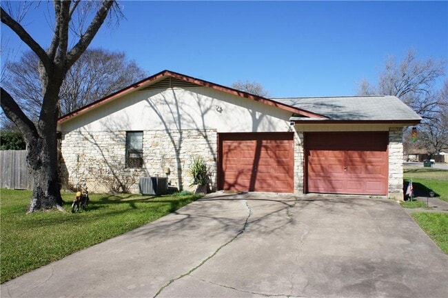 Building Photo - 2600 Bob White Ln
