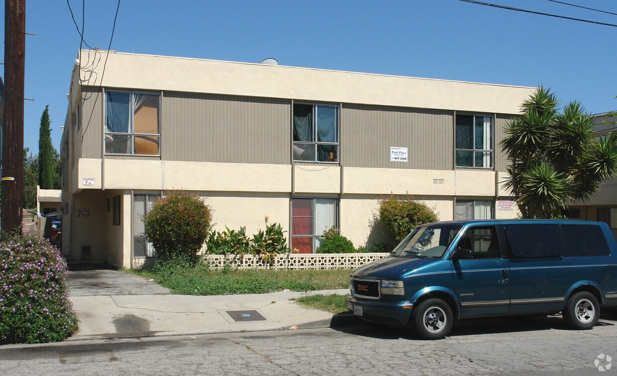 Foto del edificio - 7460 Canby Ave