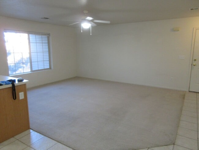 Foto del edificio - 2 Bedroom - 2 bath Apartment with Garage!