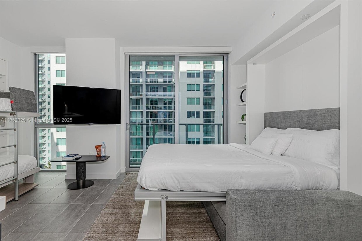 Photo - 227 NE 2nd St (Miami, FL)