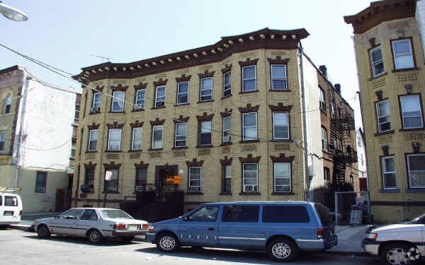Foto principal - 345 Madison St