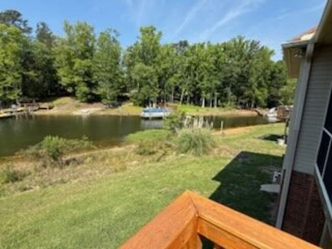 Building Photo - Lake living at it's finest!