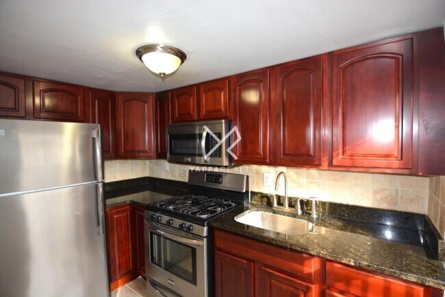 Foto del edificio - 1 bedroom in BROOKLYN NY 11216