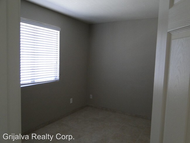 Building Photo - 2 br, 1 bath Apartment - 1245 E. 25th St.