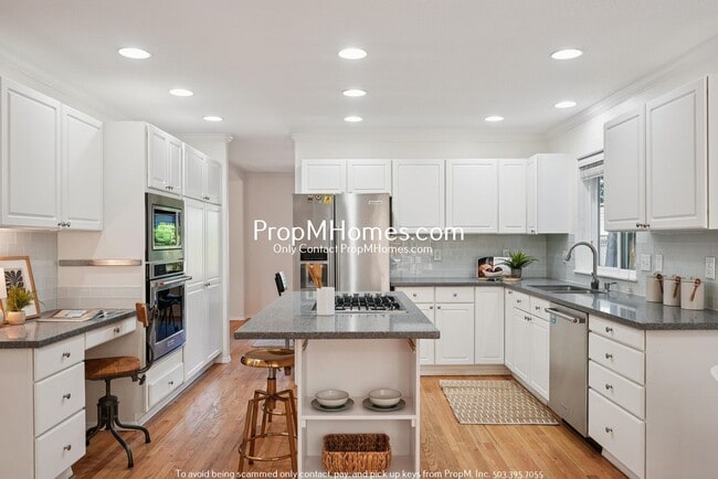 Building Photo - Updated 4 Bedroom Retreat in Raleigh Hills!