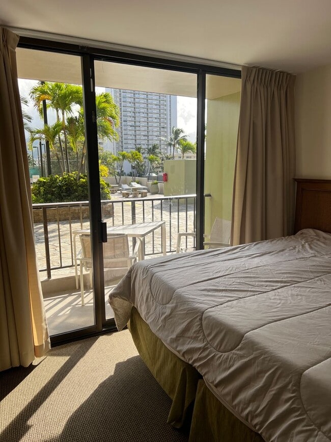 Building Photo - Rarely Available 1 Bed / 1 Bath In Waikiki at Aston Waikiki Sunset!!
