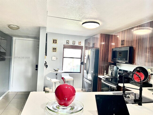 Foto del edificio - 11304 Taft St