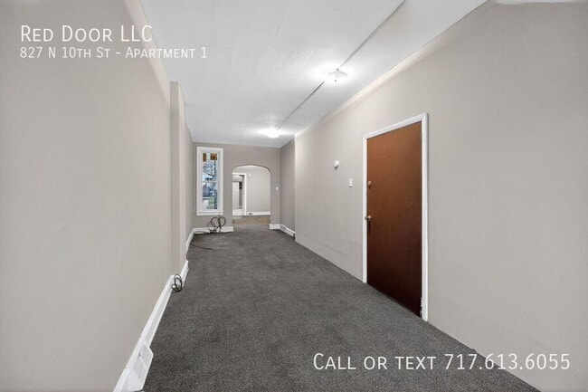 Building Photo - 827 N 10th St