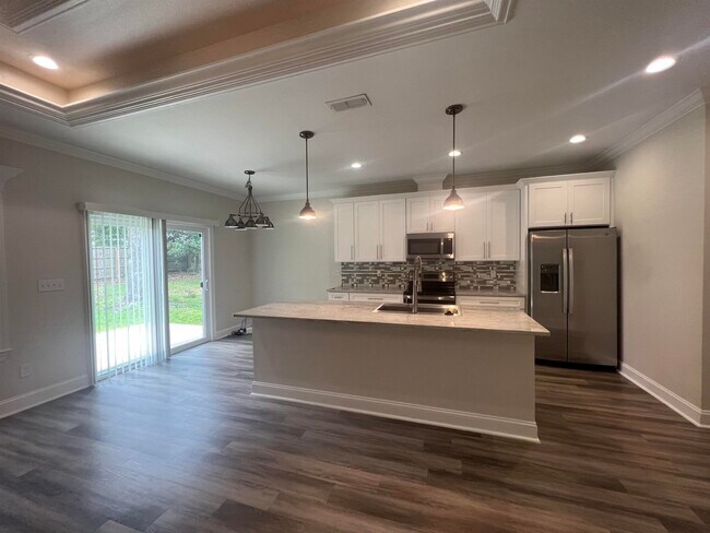 Foto del edificio - 1561 Live Oak Dr