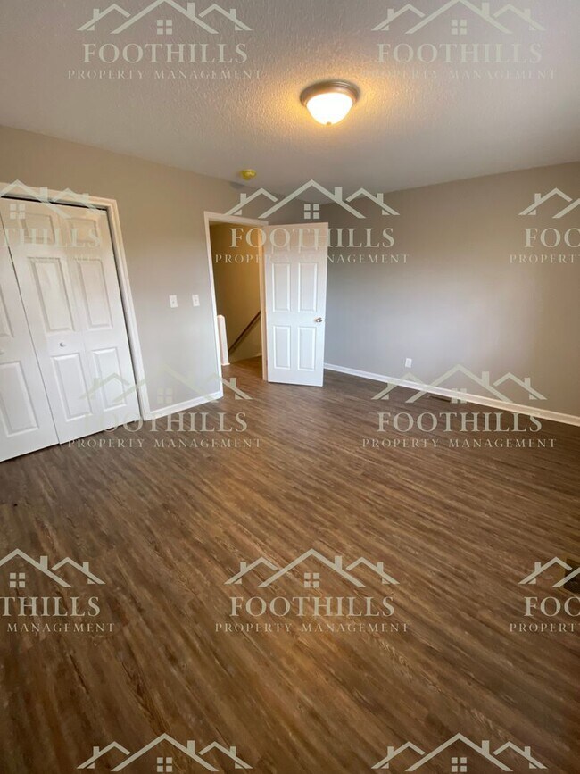 Building Photo - Remodeled 2-Bedroom Home with Fenced Backy...