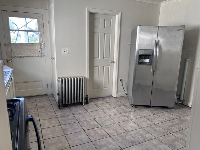 Comer en la cocina - 121 Morris Ave